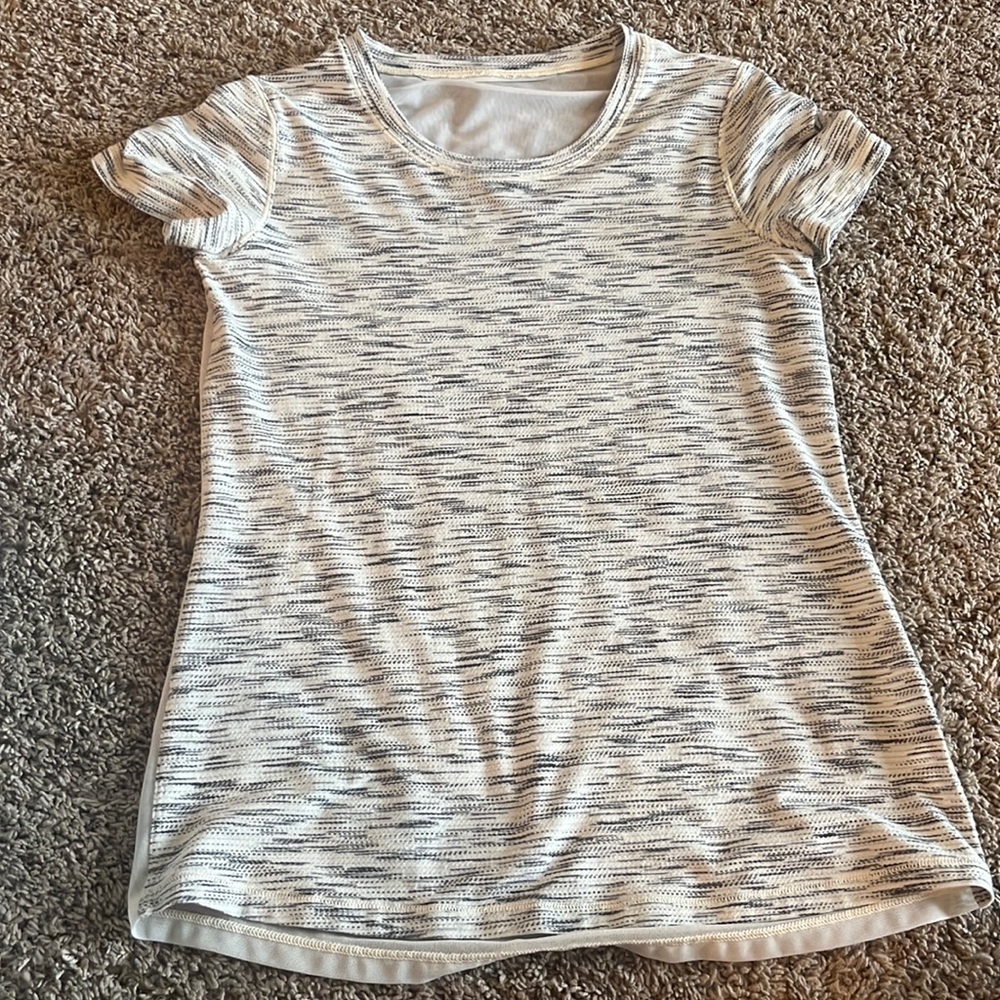 lululemon t shirt with mesh backing, size is 2-4